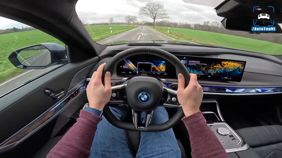 videoscreenshot youtube 2023bmw7seriesi7xdrive60povtestdrivewlaunchcontrol0 100 2 07