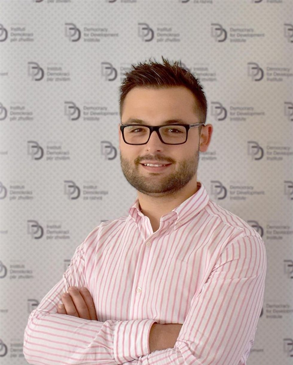 Visar Web small e1593094465113