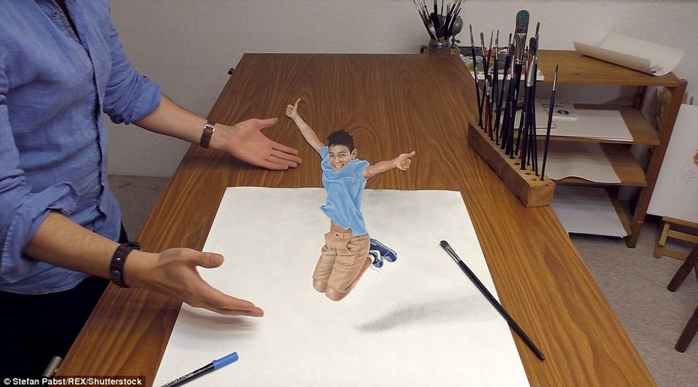 Vizatimet tredimensionale që duket sikur kanë dalë nga sipërfaqja foto 2