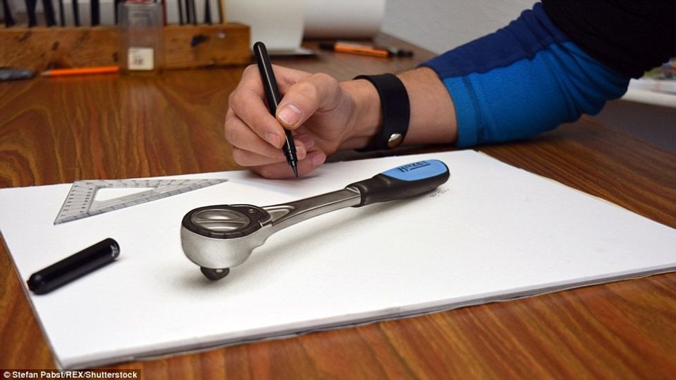 Vizatimet tredimensionale që duket sikur kanë dalë nga sipërfaqja foto 5