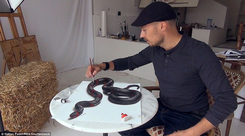 Vizatimet tredimensionale që duket sikur kanë dalë nga sipërfaqja foto 7