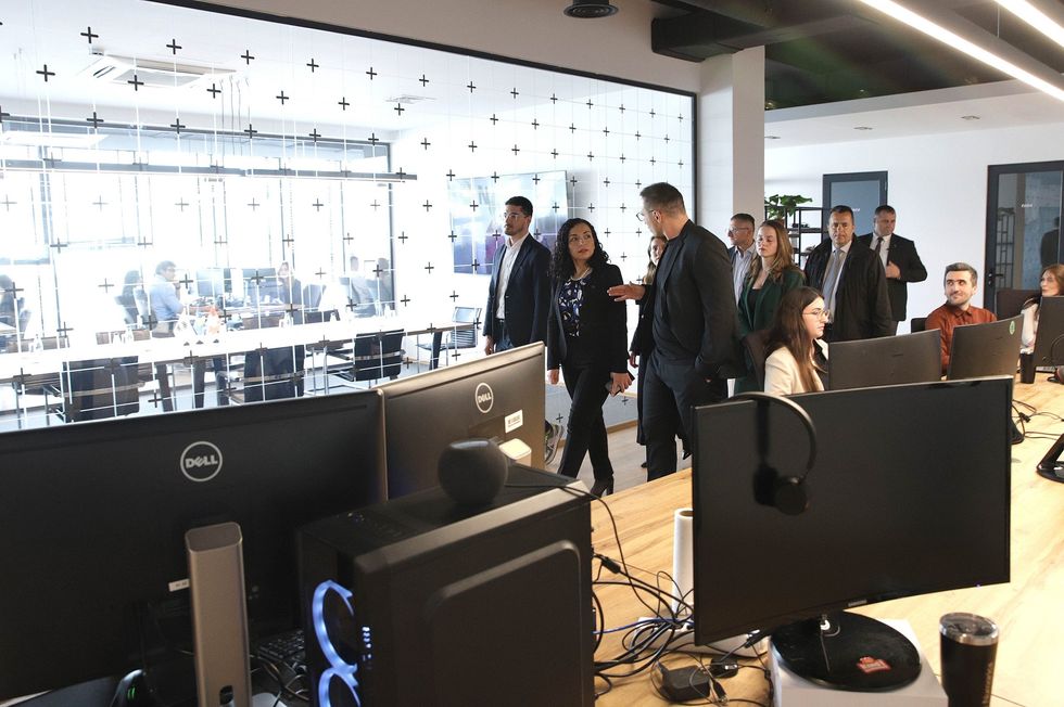 vizita e Vjosa Osmanit ne kompanin Numarics foto Ridvan Slivova 19 scaled