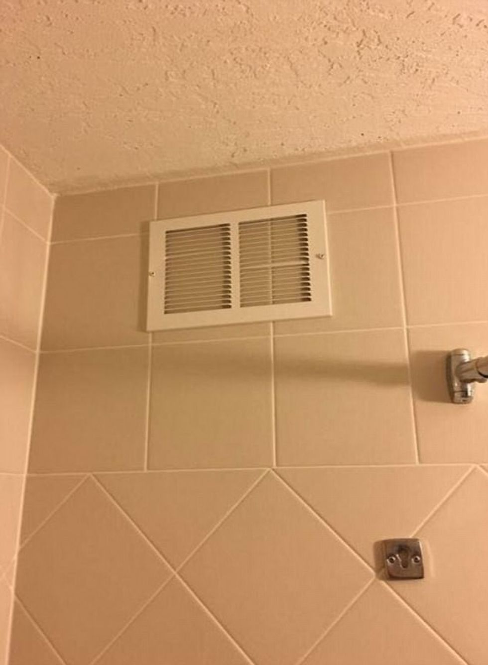 Vizitorët tregojnë ambientet më të çuditshme që kanë parë në hotele foto 6