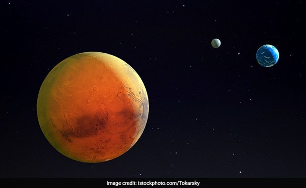 vm5lblio mars coming close to earth 31 July 18