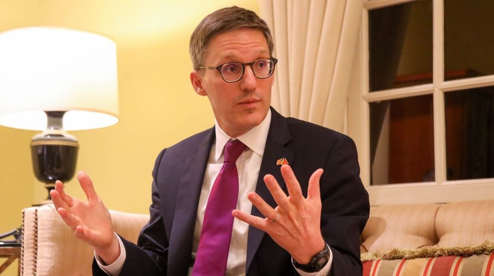 VN Derek Chollet tham Viet Nam 1 e1670609561826