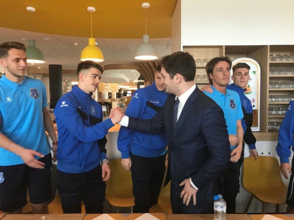 vokrri ambasadorigashi5