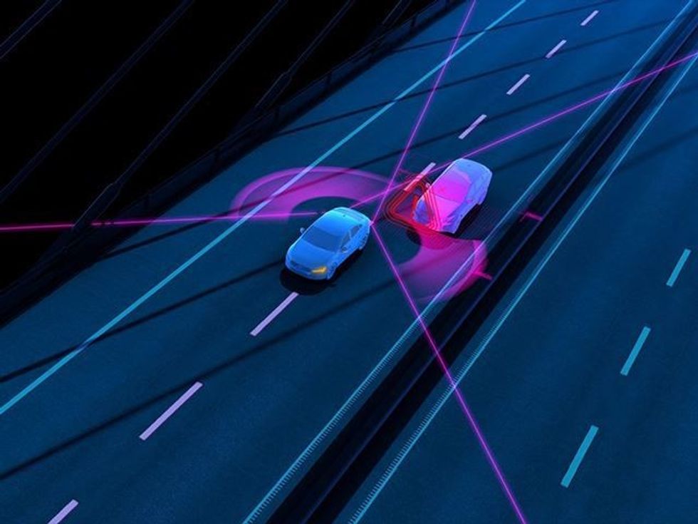 Volvo XC60 me sistem që largon nga rreziku i mundshëm foto 3