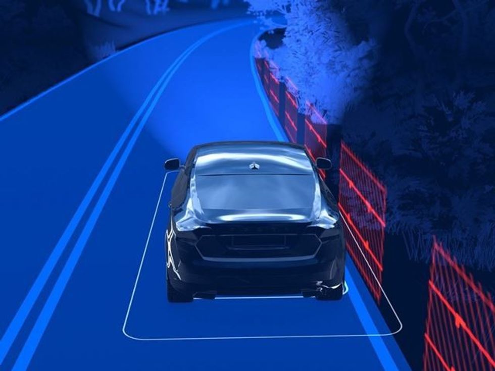 Volvo XC60 me sistem që largon nga rreziku i mundshëm foto 4