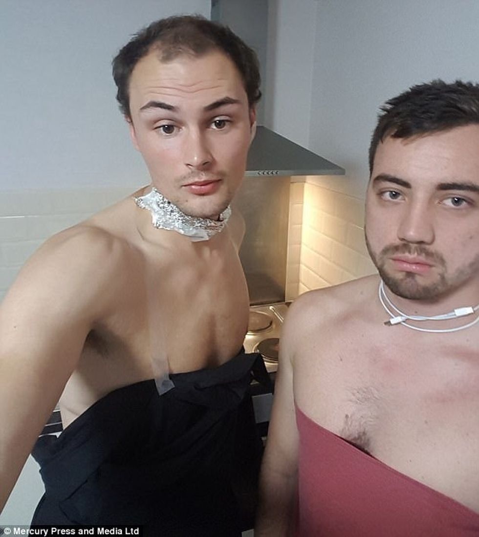 Vonohen shumë derisa bëhen gati për të dalë tallen keq nga te dashurit ne rrjetin social foto 2