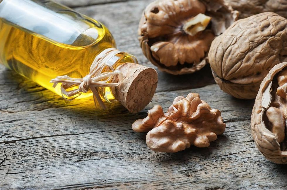 walnut oil and walnuts