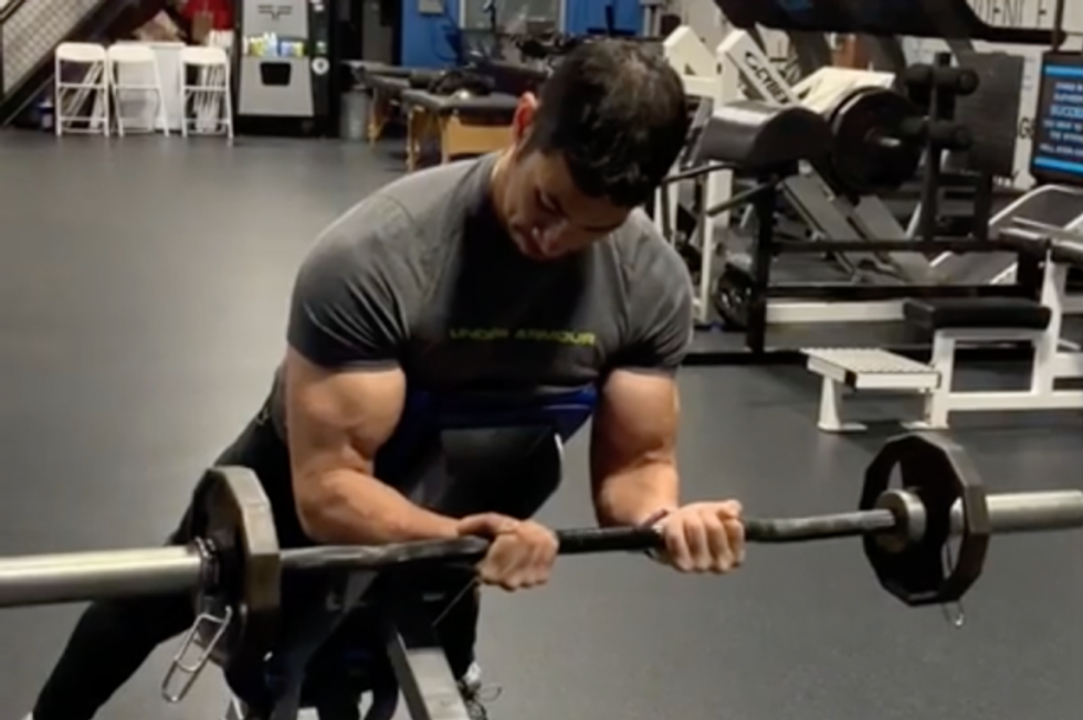 Want Bigger Arms Try This Spider Curl Bicep Workout e1555902004340