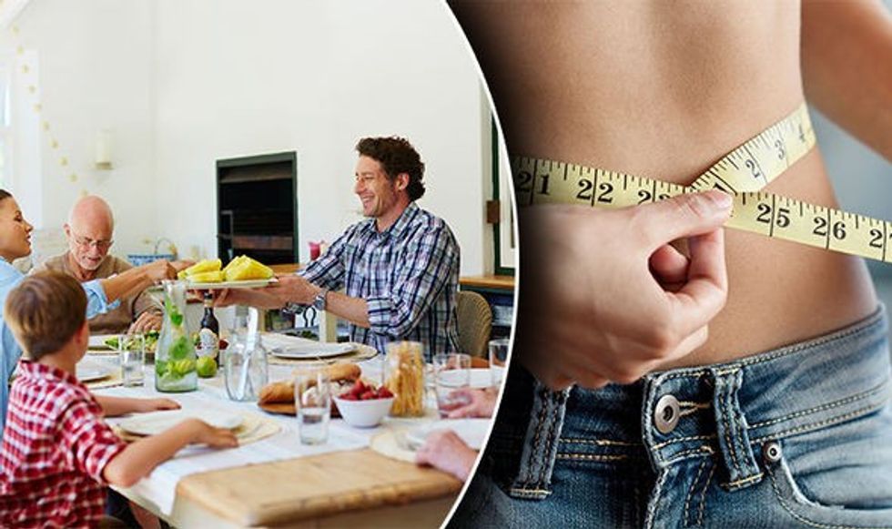 Weight loss Eating in front of a mirror 759565