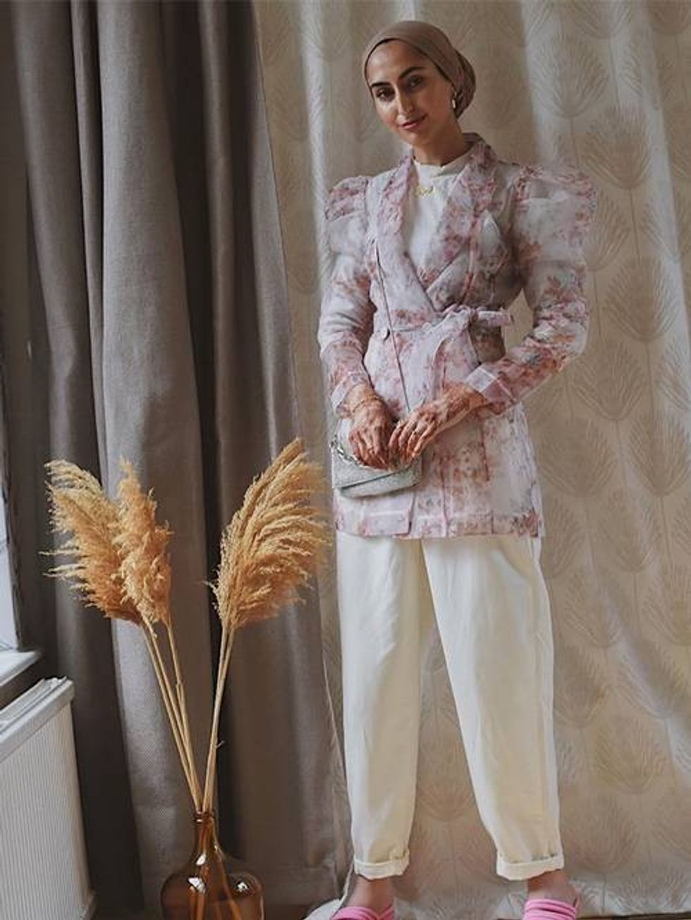 white tshirt women 288475 1596548754553 image.c