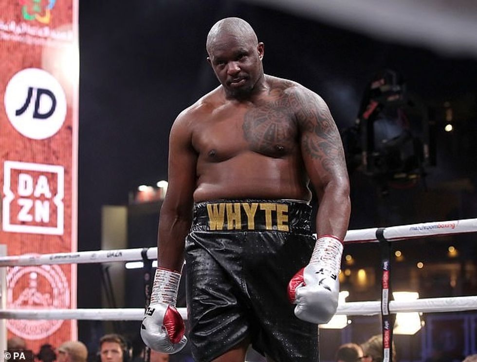 Whyte kaloi rreth 1200 ditë si sfiduesi numër 1 i WBC-së, ndërsa gjuajtja e titullit mbeti e pakapshme.
