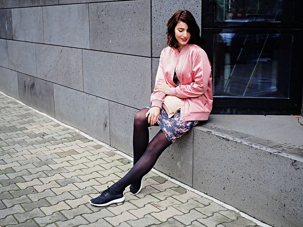 winter flower dress sitzend quer