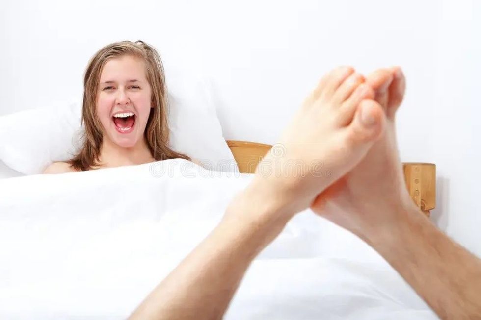 woman enjoying oral services 28351079