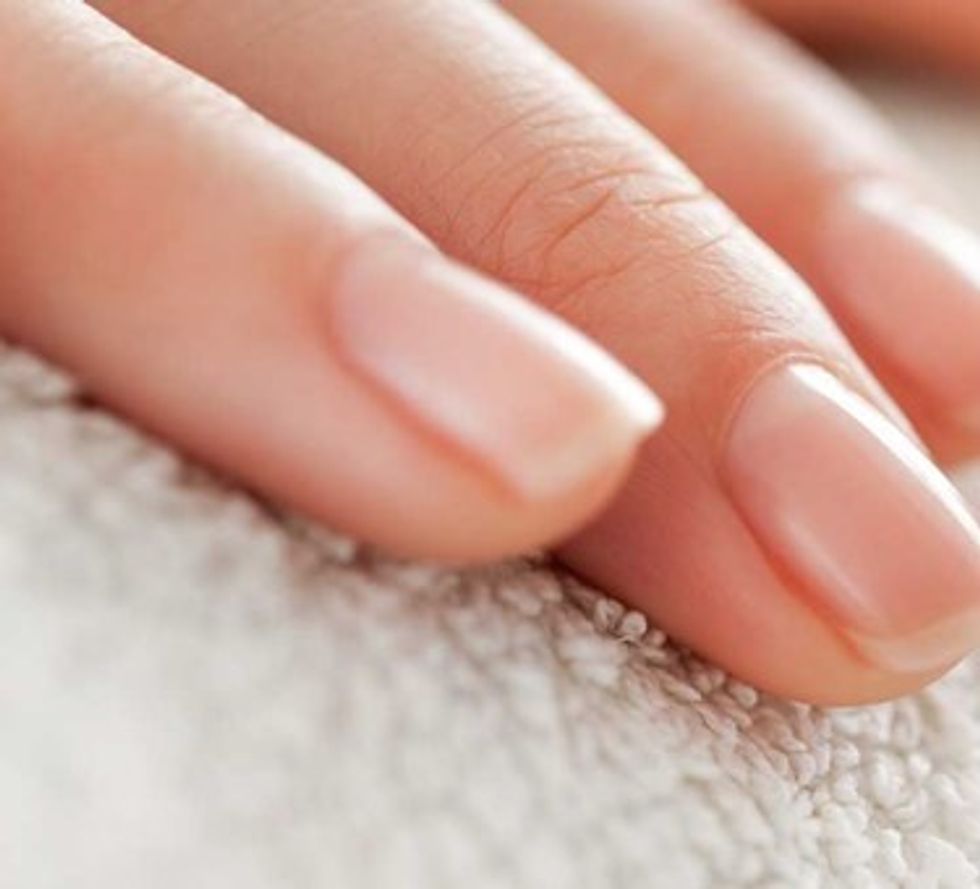 woman fingernails lg