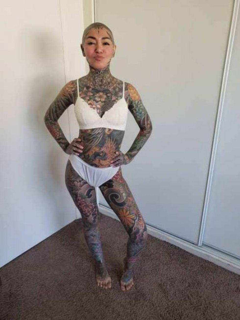 woman gets tattooed from head to toe including genitals spends almost 270001 1
