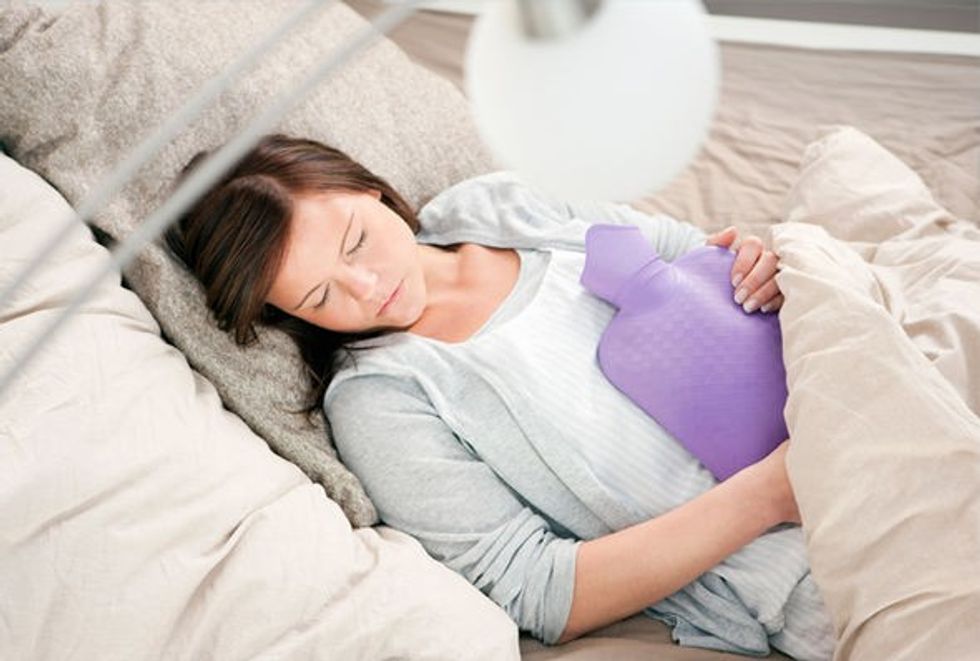 woman period pain cramps hot water bottle 651471