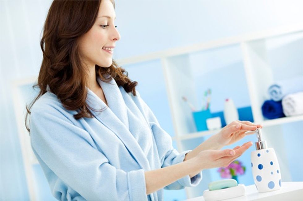 woman-washing-her-hands-with-liquid-soap_vzzuyj