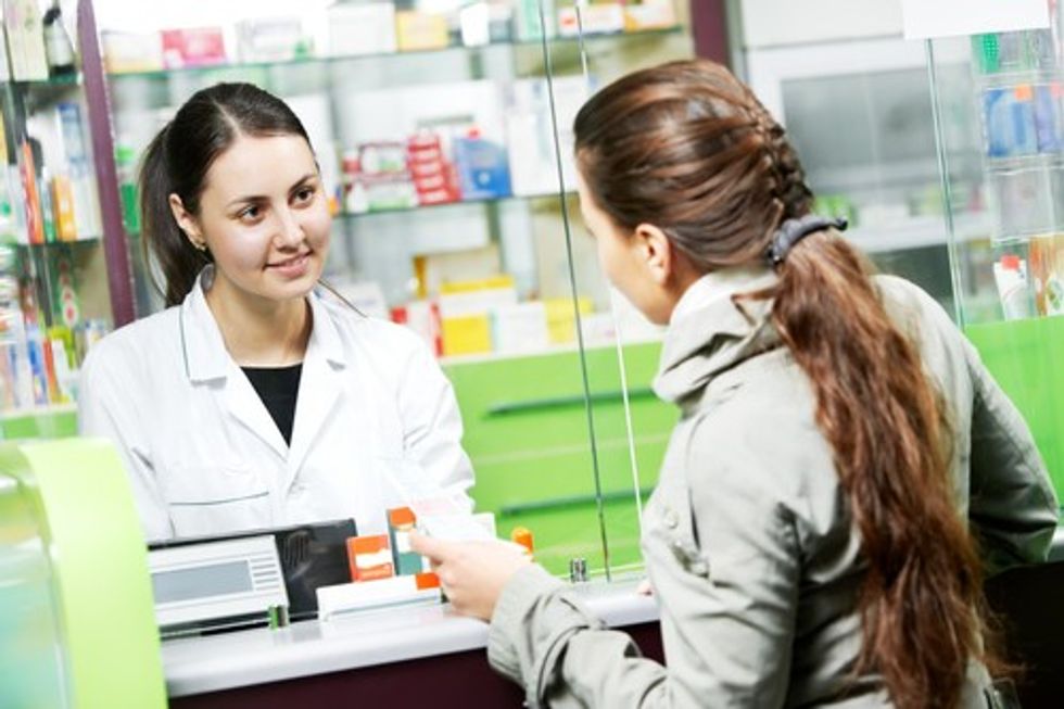 woman with pharmacist(1)