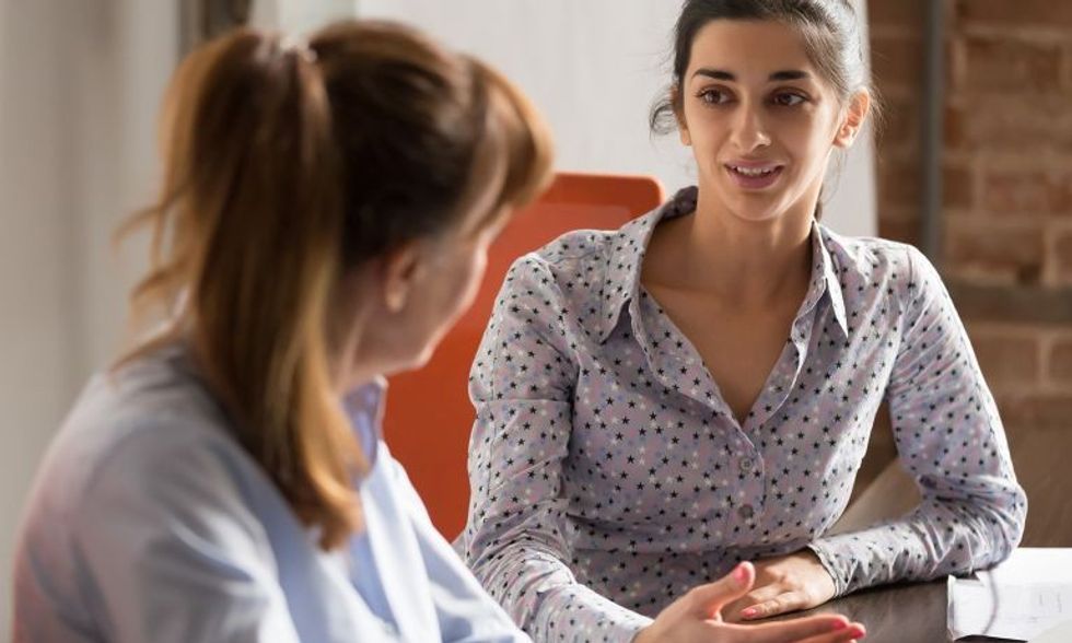 women communicating at work 768