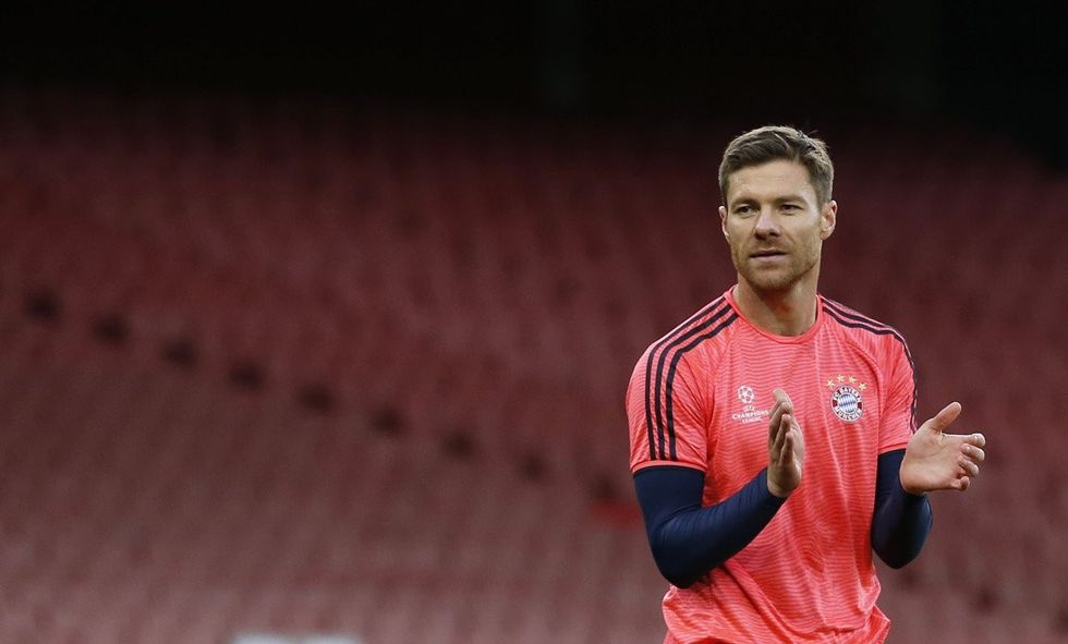 Xabi-Alonso-Arsenall-Vieira-Replacement-e1468835006760