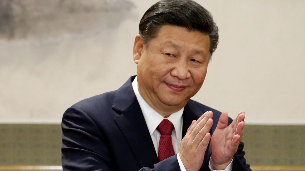 xi jinping clapping e1509118184978