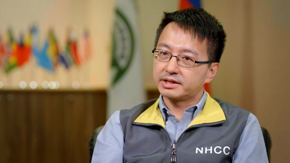 yiOUTBREAK THE VIRUS THAT SHOOK THE WORLD 03