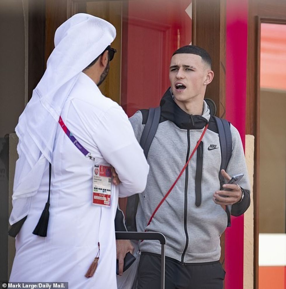 Yjet e Anglisë me zemër të thyer u larguan nga selia e tyre e Kupës së Botës pasi bënë dush stafin e hotelit që ishte kujdesur për ta me dhurata