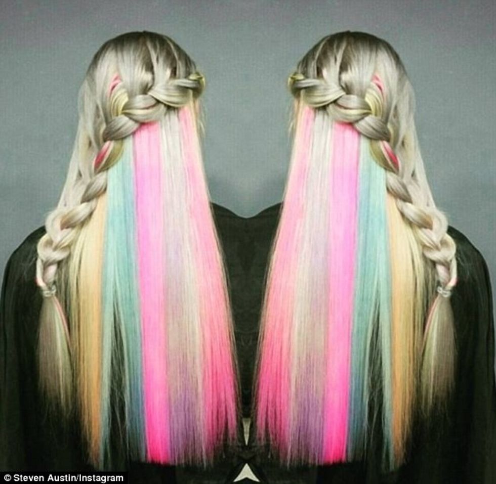 Ylberi i fshehur eshte trendi i fundit i flokeve ne rrjetet sociale foto 2