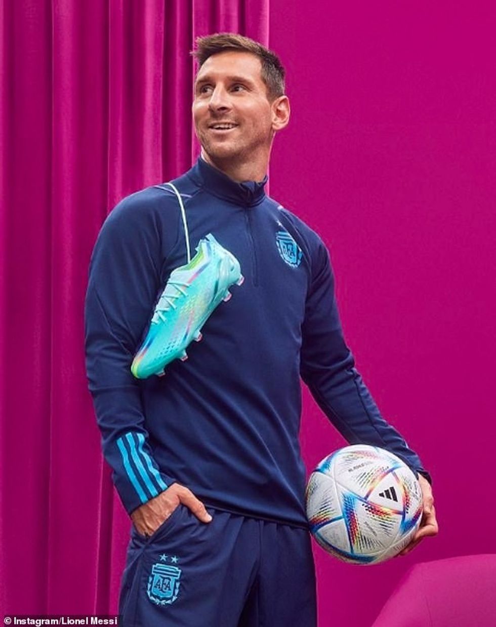 Ylli argjentinas Lionel Messi ka një kontratë 'të përjetshme' me adidas me vlerë 18 milionë funte në vit.