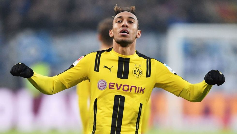 Ylli i BVB së bashku me sulmuesin e Kolnit, Anthony Modeste, ndajnë vendin e parë të top golashënuesve me 11 gola në këtë sezon, për dallim nga Robert Lewandowski që ka vetëm shtatë këtë sezon dhe kështu pozita e sulmuesit qendror në derbi i shkon me meritë Aubameyangit.