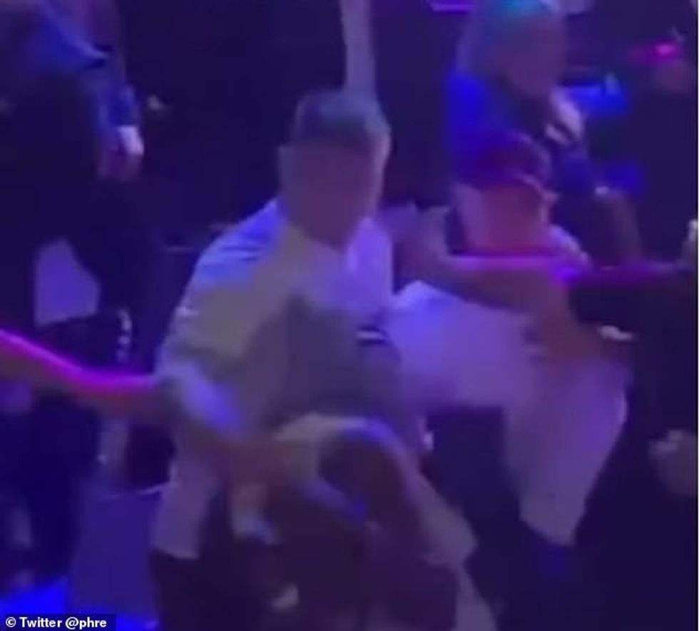 Ylli i UFC, Marvin Vettori u pa në kamera duke goditur me grusht në tokë një reper italian