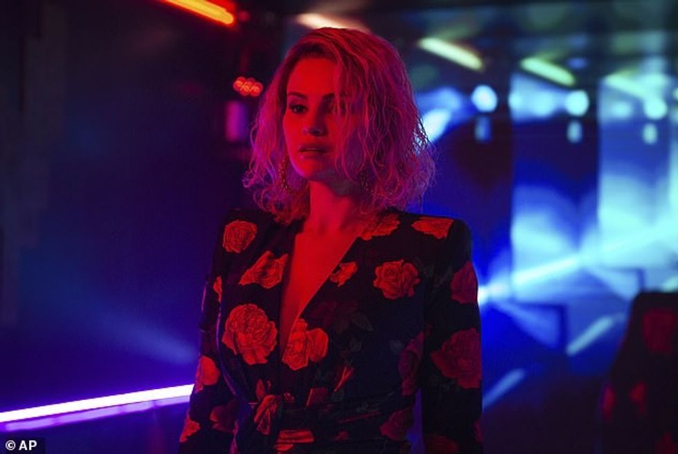 Ylli shtoi: “Do të doja të dija shumë më tepër se sa unë. Por mendoj se kjo është arsyeja pse përpiqem ta nderoj kulturën time sa më shumë që të jetë e mundur'; parë më lart në Emilia Perez