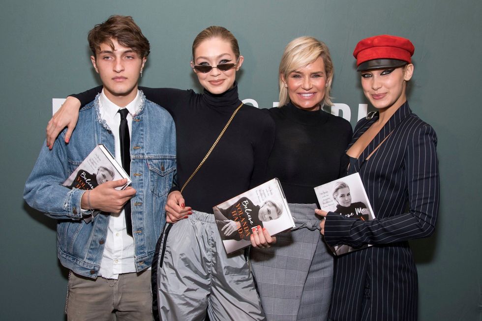 yolanda gigi bella anwar hadid feature e1568497844663 scaled