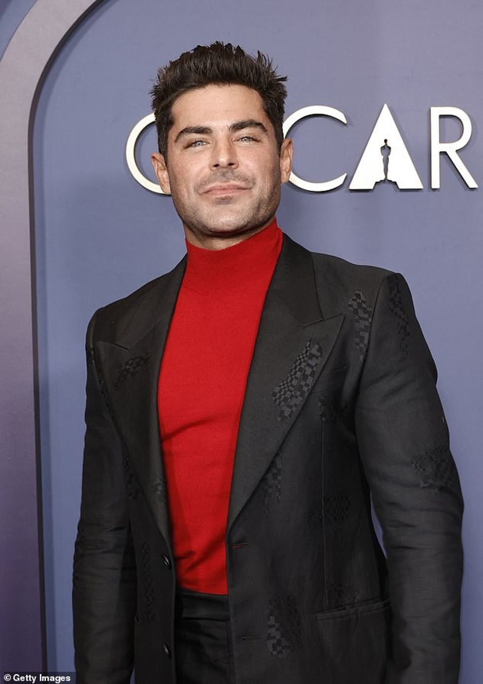 Zac Efron foli pasi thuhet se u dërgua në një spital në Spanjë pasi pësoi një 'incident në një pishinë' në një vilë në Ibiza të premten mbrëma (foto në 2024)