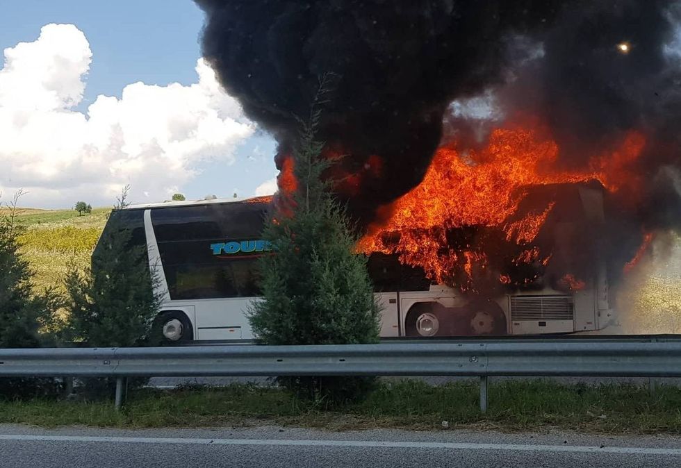 zapalen avtobus 4 e1531401137240