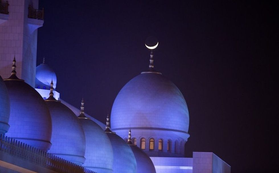 zayed mosque moon e1564650918206