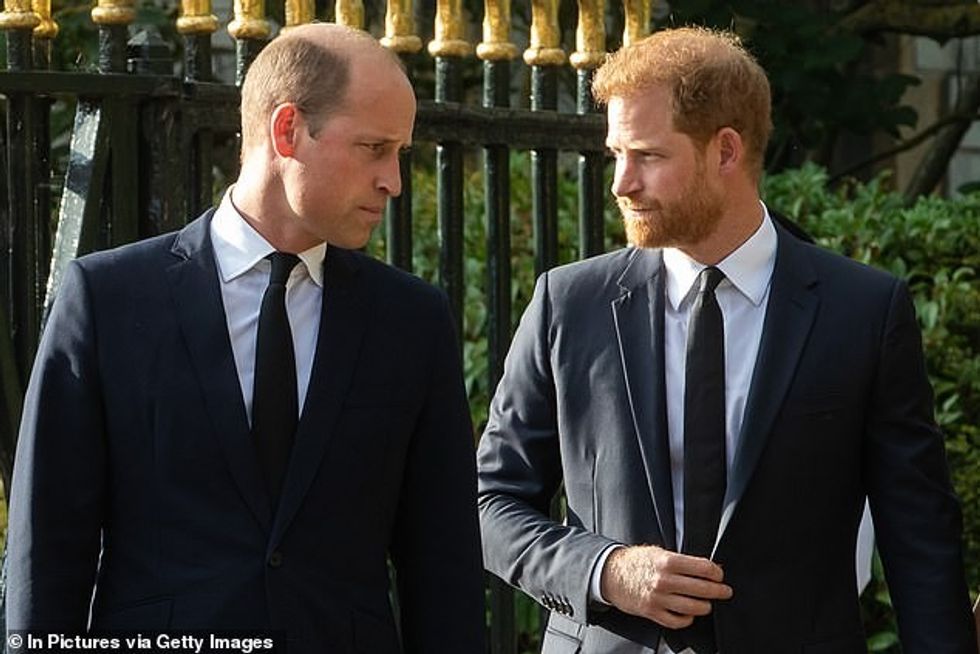 Zbulohet: Princi William (majtas) nuk ka në plan të ftojë Princin Harry (djathtas) në kurorëzimin e tij