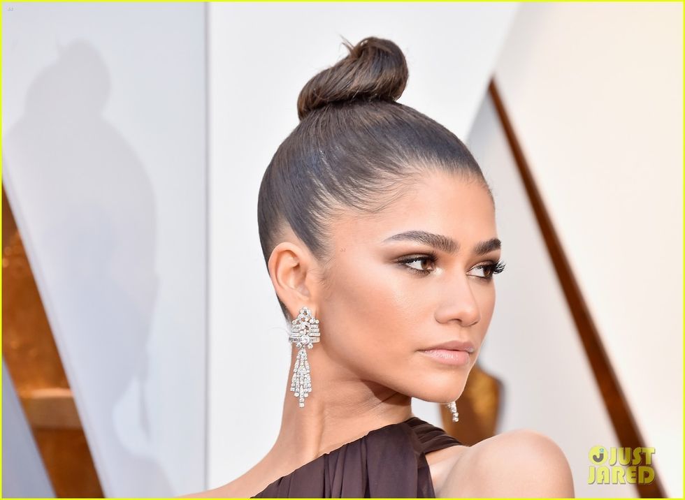zendaya gbv gown 2018 oscars 03