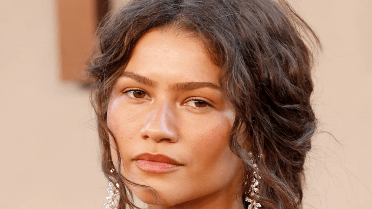 Zendaya kritikohet për vënien e vathëve të lashtë iranianë në promovimin e filmit "Odisea" Zendaya kritikohet për vënien e vathëve të lashtë iranianë në promovimin e filmit