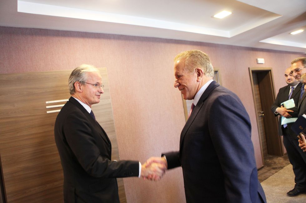 Zëvendës Kryeministri dhe Ministri i Jashtëm Pacolli në takim me Drejtorin e Përgjithshëm për Fqinjësi dhe Negociata për Zgjerim të Komisionit Evropian Christian Danielsson.mpj