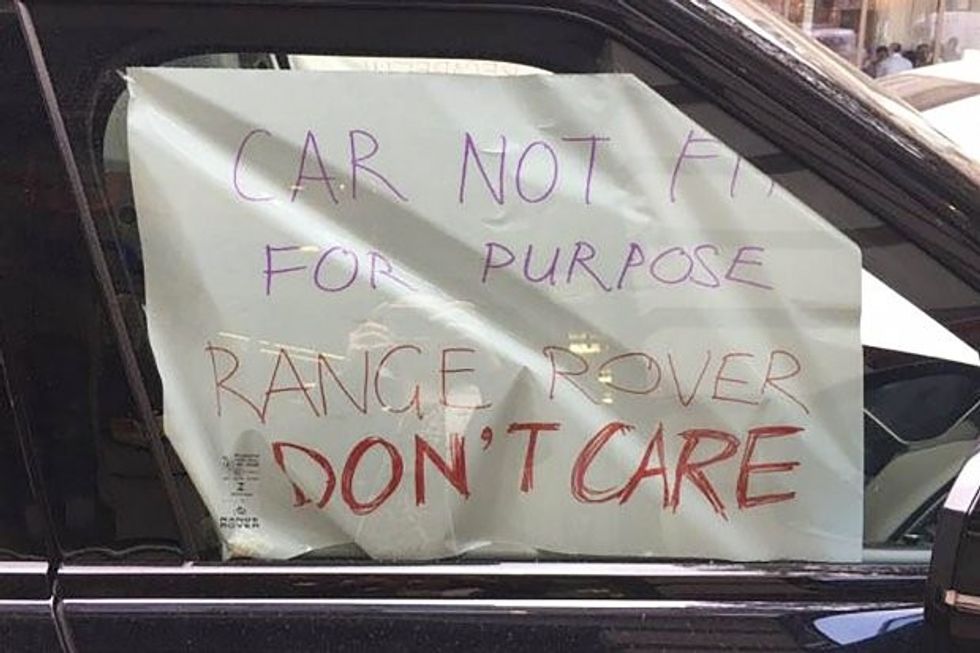 Zhgënjehet me Range Rover e braktisi para lokalit ku e bleu dhe kercenon se do ta djege foto 2