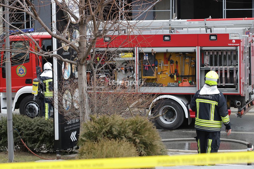 Zjarre ne objektin ne ndertim ne lagjen Pejton Prishtine foto Ridvan Slivova 18