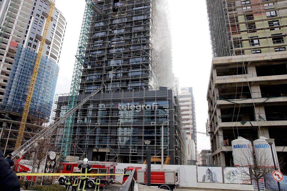 Zjarre ne objektin ne ndertim ne lagjen Pejton Prishtine foto Ridvan Slivova 2