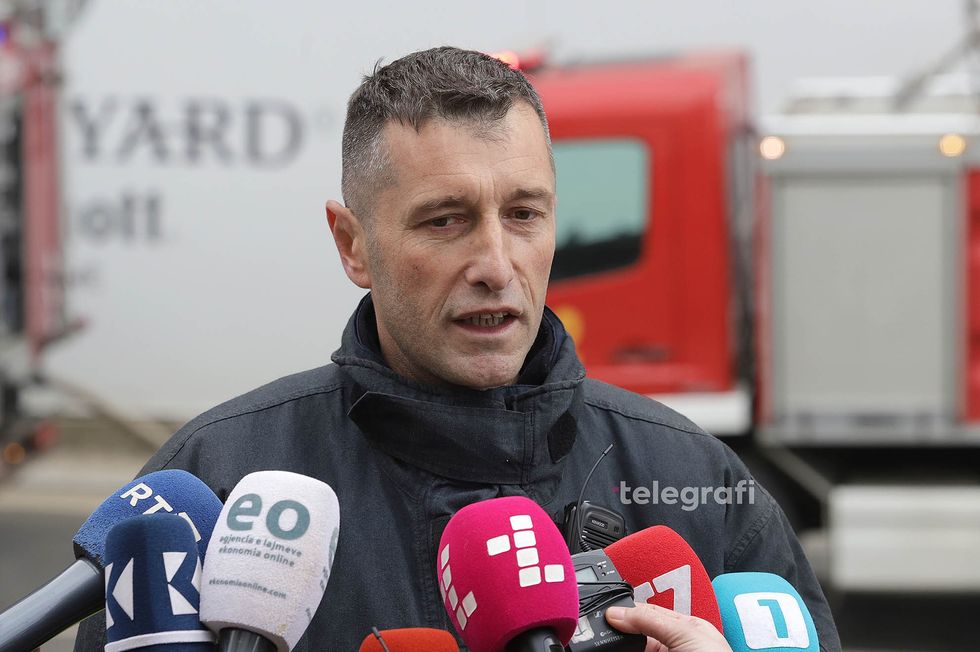 Zjarre ne objektin ne ndertim ne lagjen Pejton Prishtine Male Gashi foto Ridvan Slivova 41