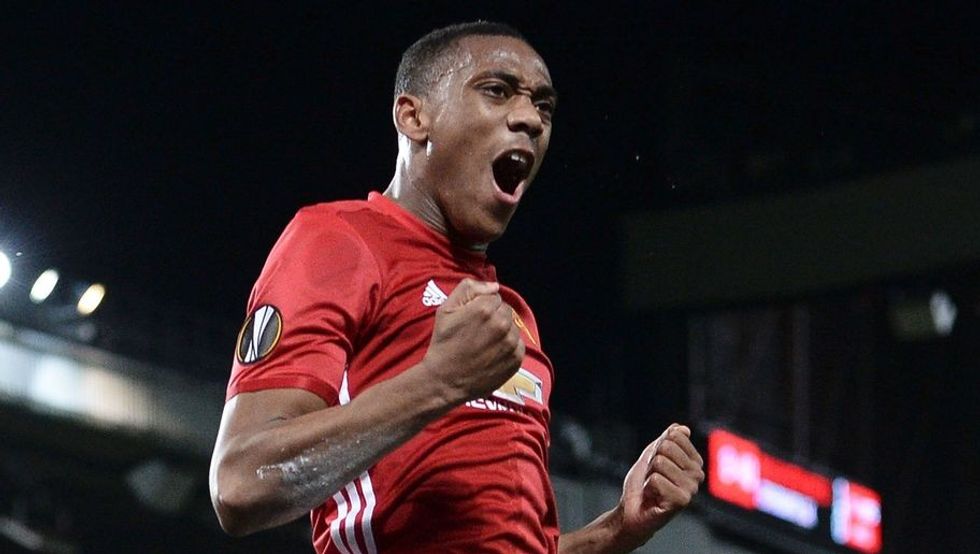 Zlatan Ibrahimovic është i pezulluar, kështu që sulmi do të udhëhiqet nga Anthony Martial ose Marcus Rashford, pse jo edhe nga të dytë. Hector Bellerin nuk do të luan kështu dyshja e Unitedit kanë shpejtësinë në anën e tyre dhe në rast se arrijnë të jetë të qetë para zonës kundërshtare ata mund të bëjnë mrekullinë.