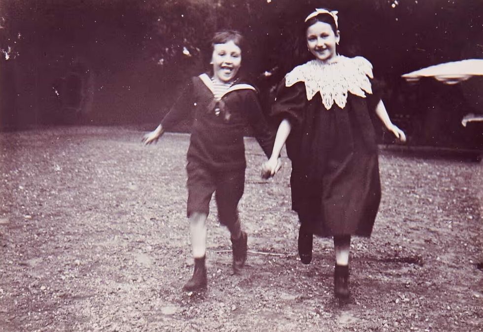 Zola06 scaled e1727780501225