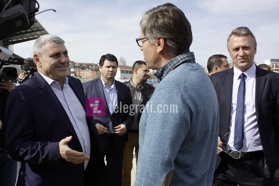Zyrtare te UEFA s inspektojne punimet ne Stadiumin e Prishtines foto Ridvan Slivova 8